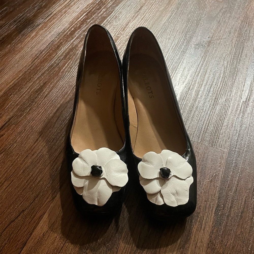 Talbots black patent leather low heel white flower dress shoes